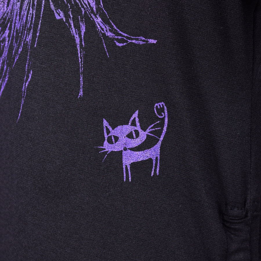 魔鬼的翅膀和猫聚集