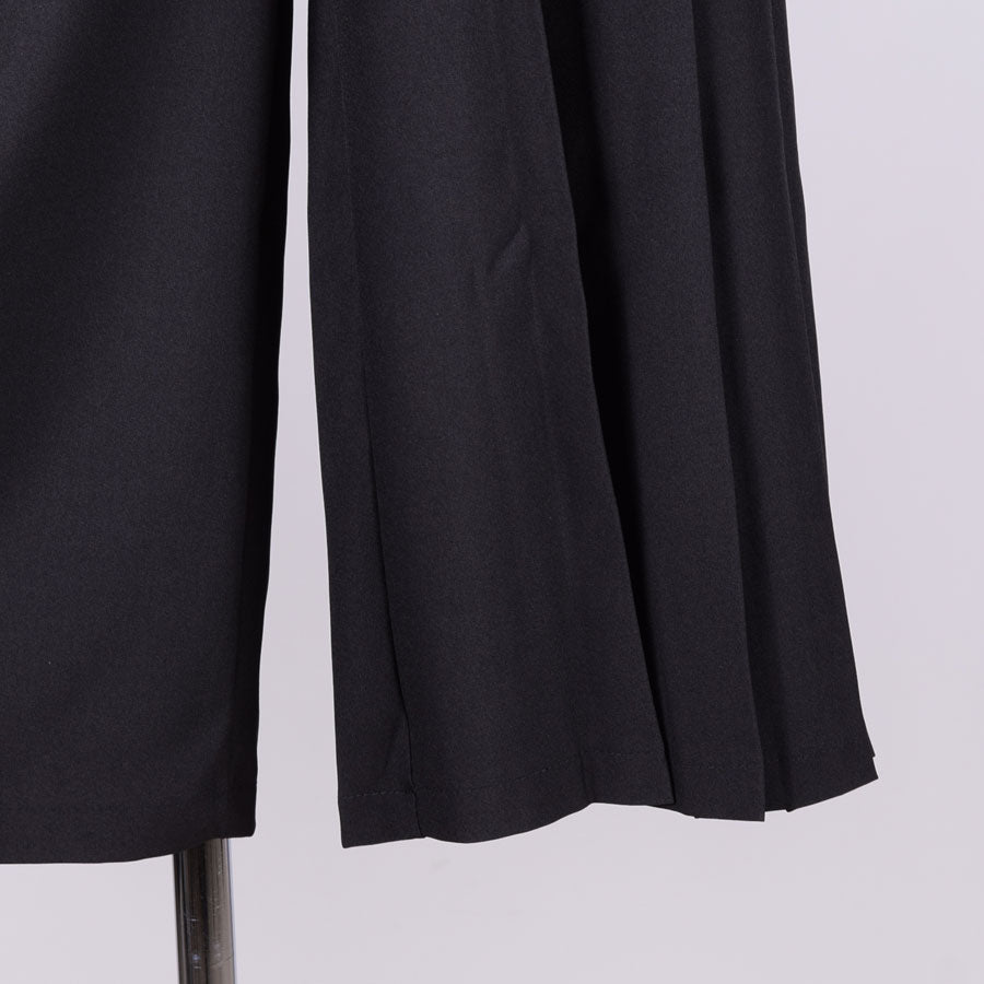 镀金包裹的hakama裤子