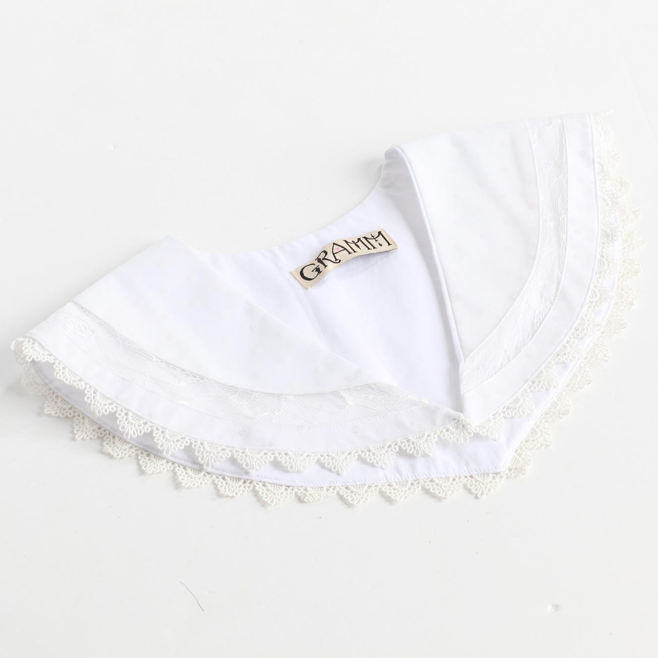 White Fish Collar