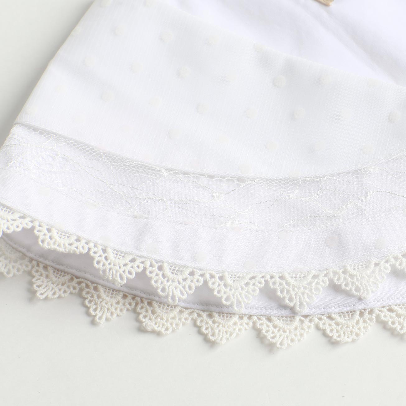 White Fish Collar