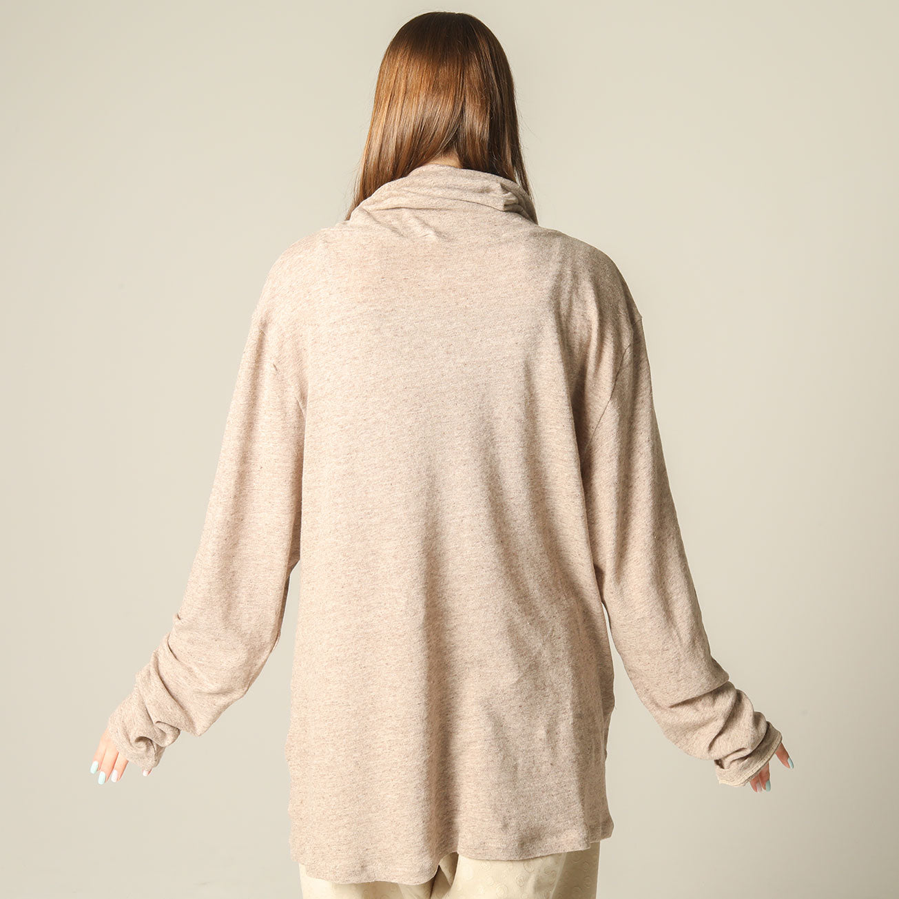 无辜的高脖子松散的顶部