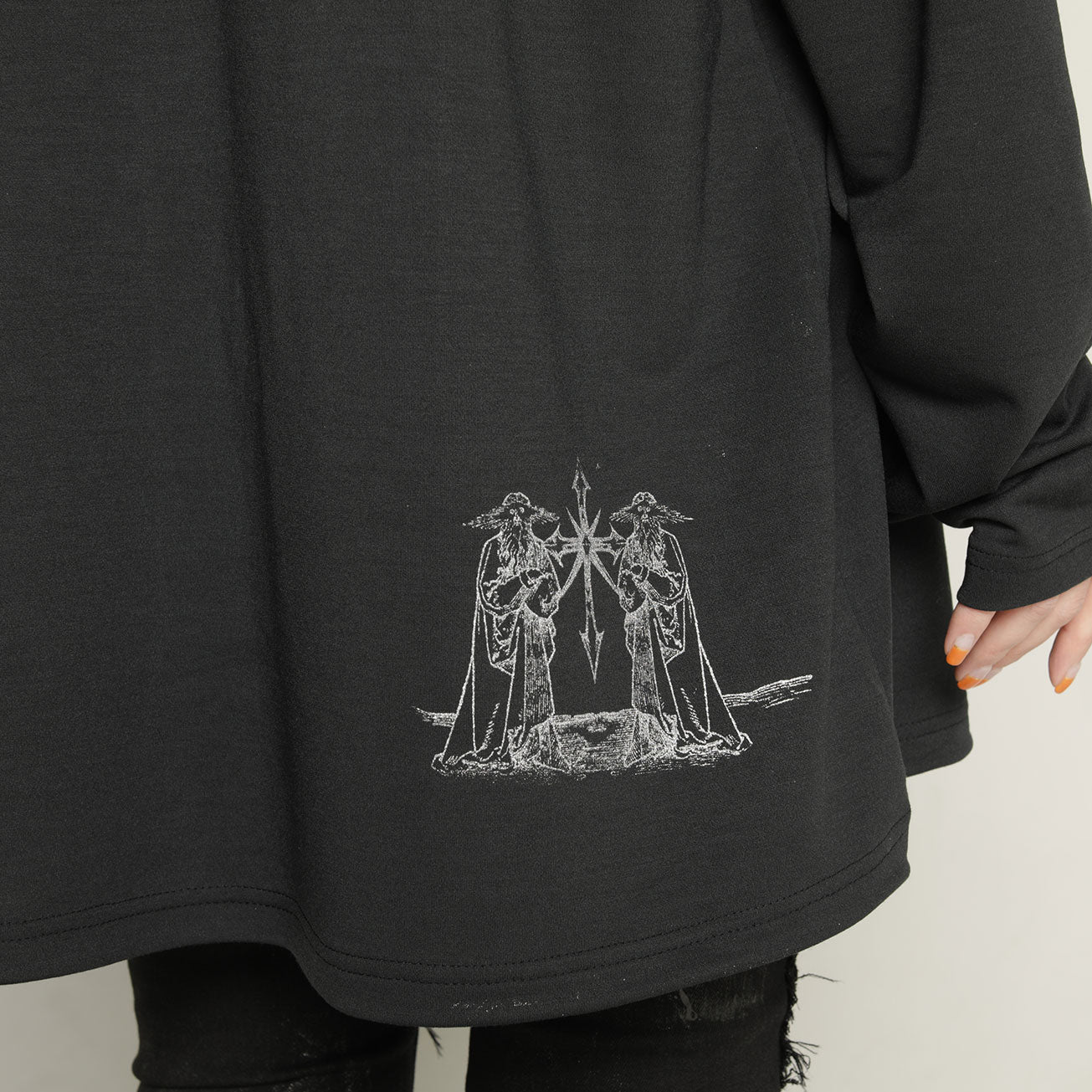 Ultra L silhouette feather TOPS