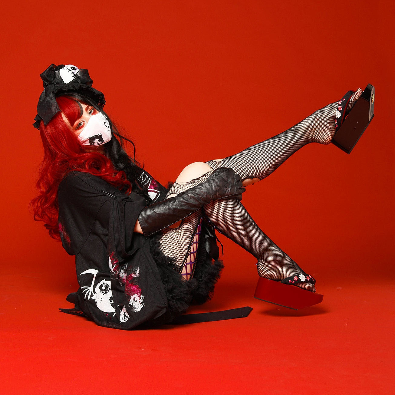 饥饿和愤怒的面具穿着