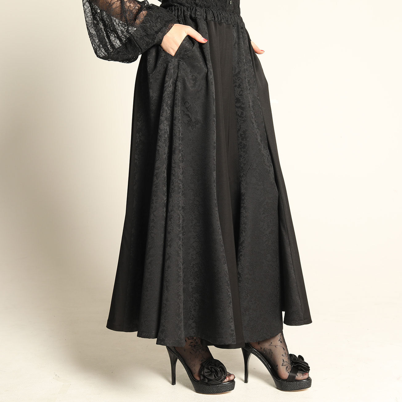 Ornament jacquard flared skirt