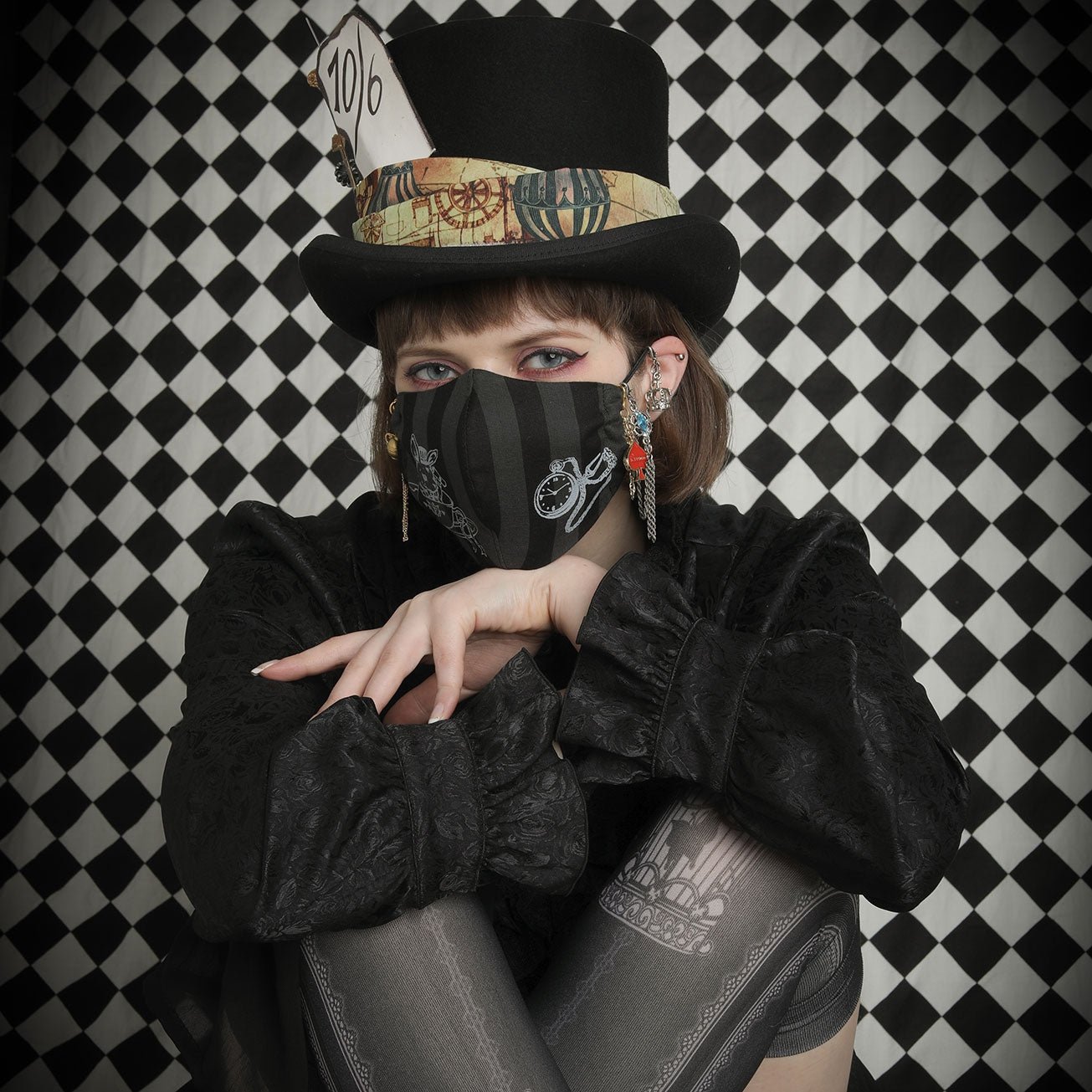 MAD HATTER AND POCKET WATCH MASK WEAR / M