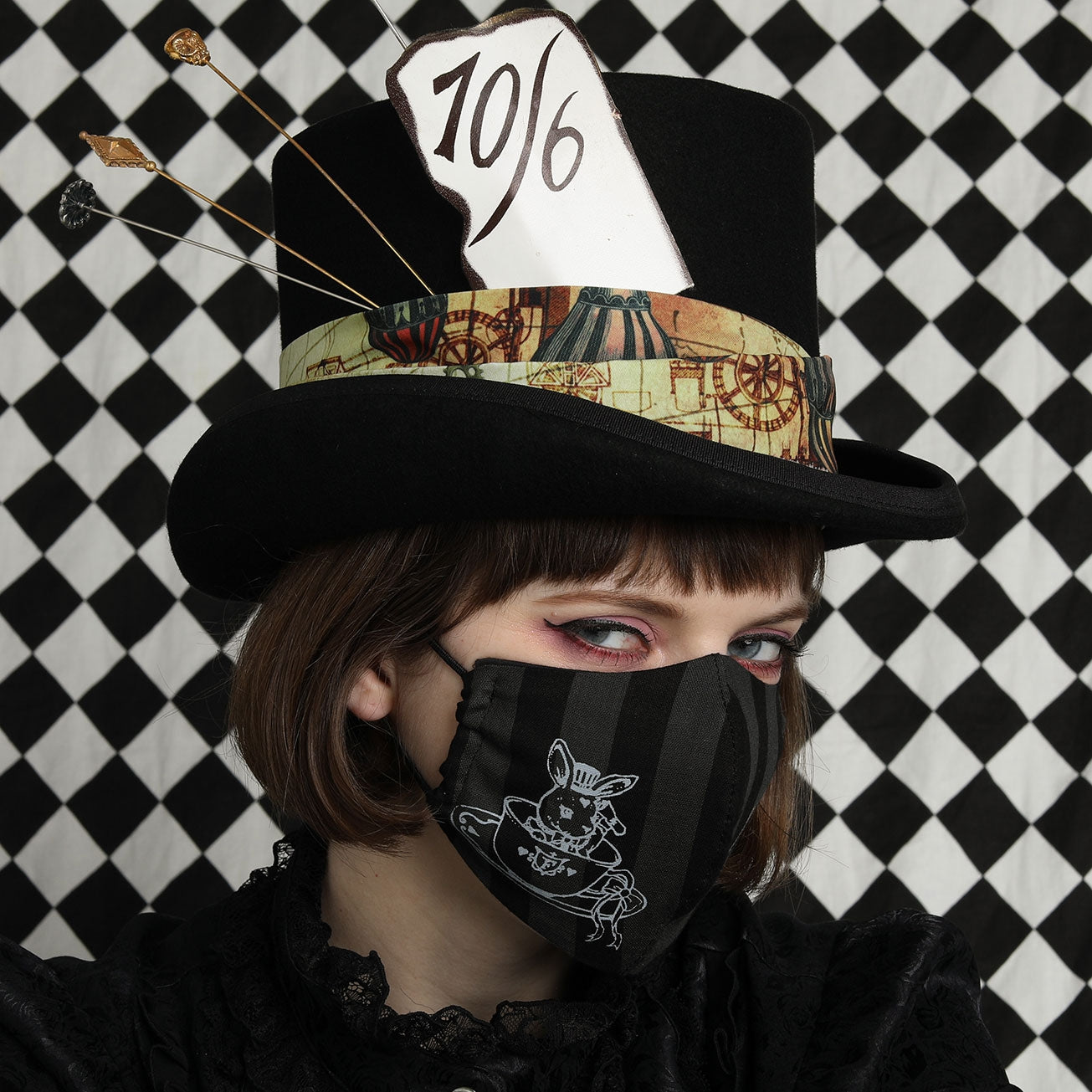 MAD HATTER AND POCKET WATCH MASK WEAR / M