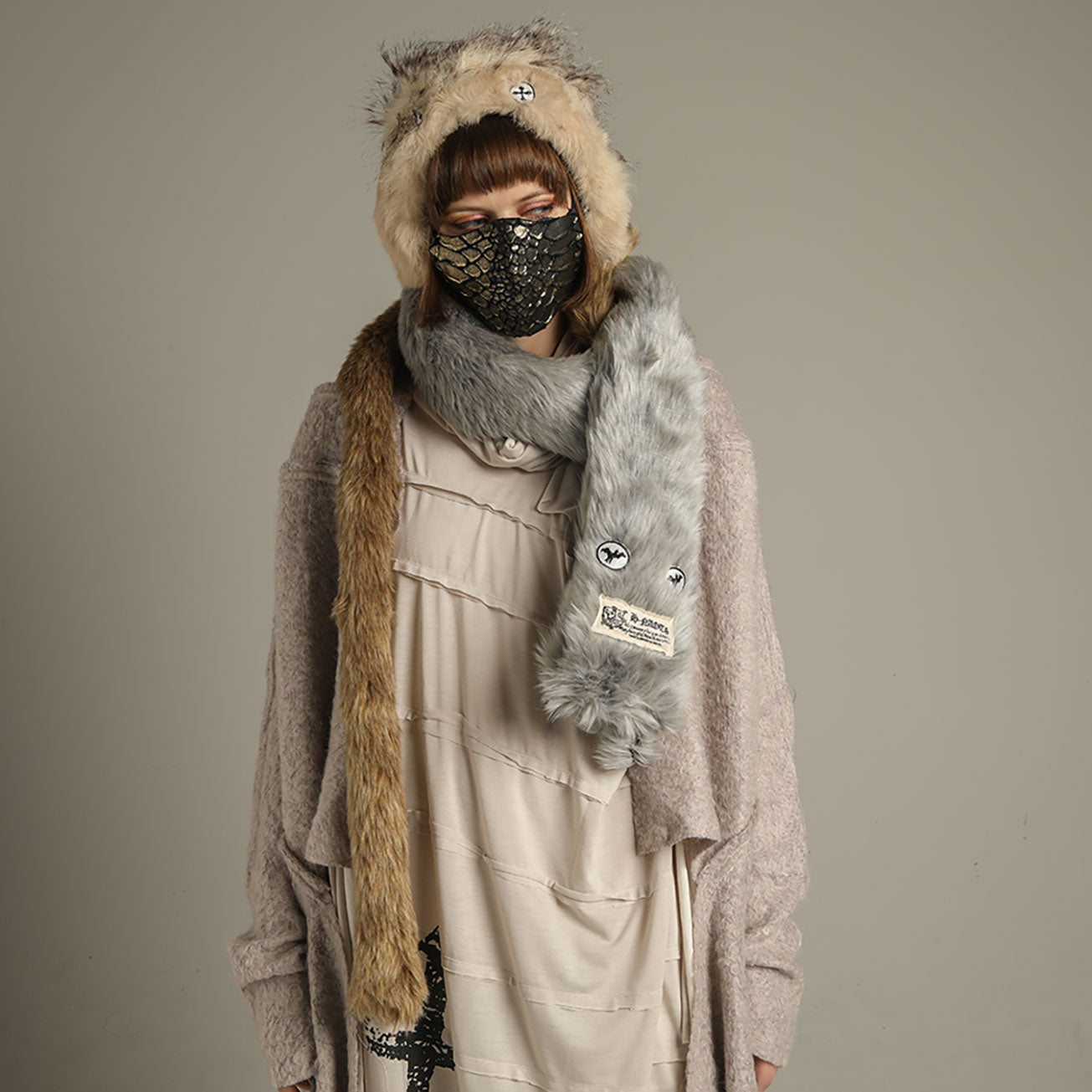 Monster silver eco-fur muffler