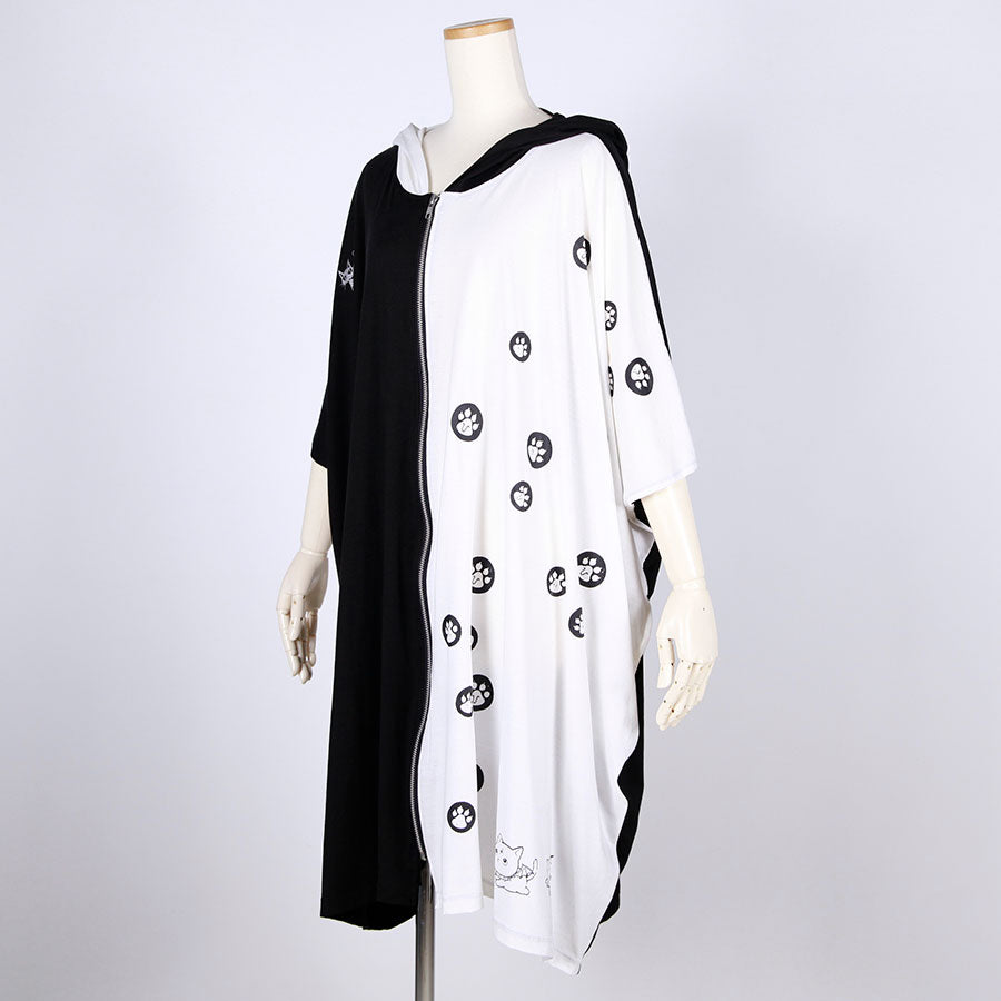 Cat Paw Monochrome Mantle Hoodie