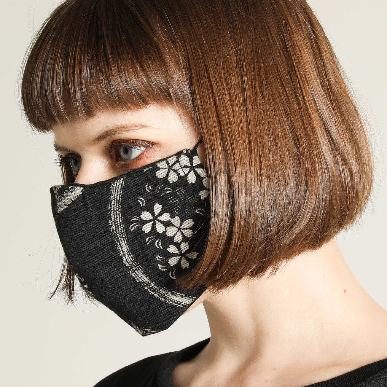 Black Cherry Mask Wear / L