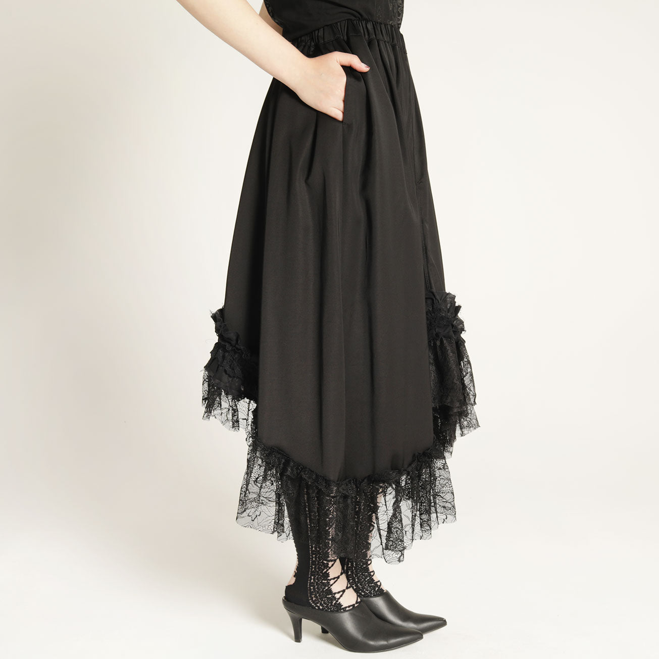 Ashime Lace Frilled Skirt